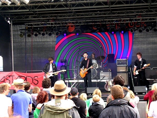 DASTARDS performing live at CHAGSTOCK 09